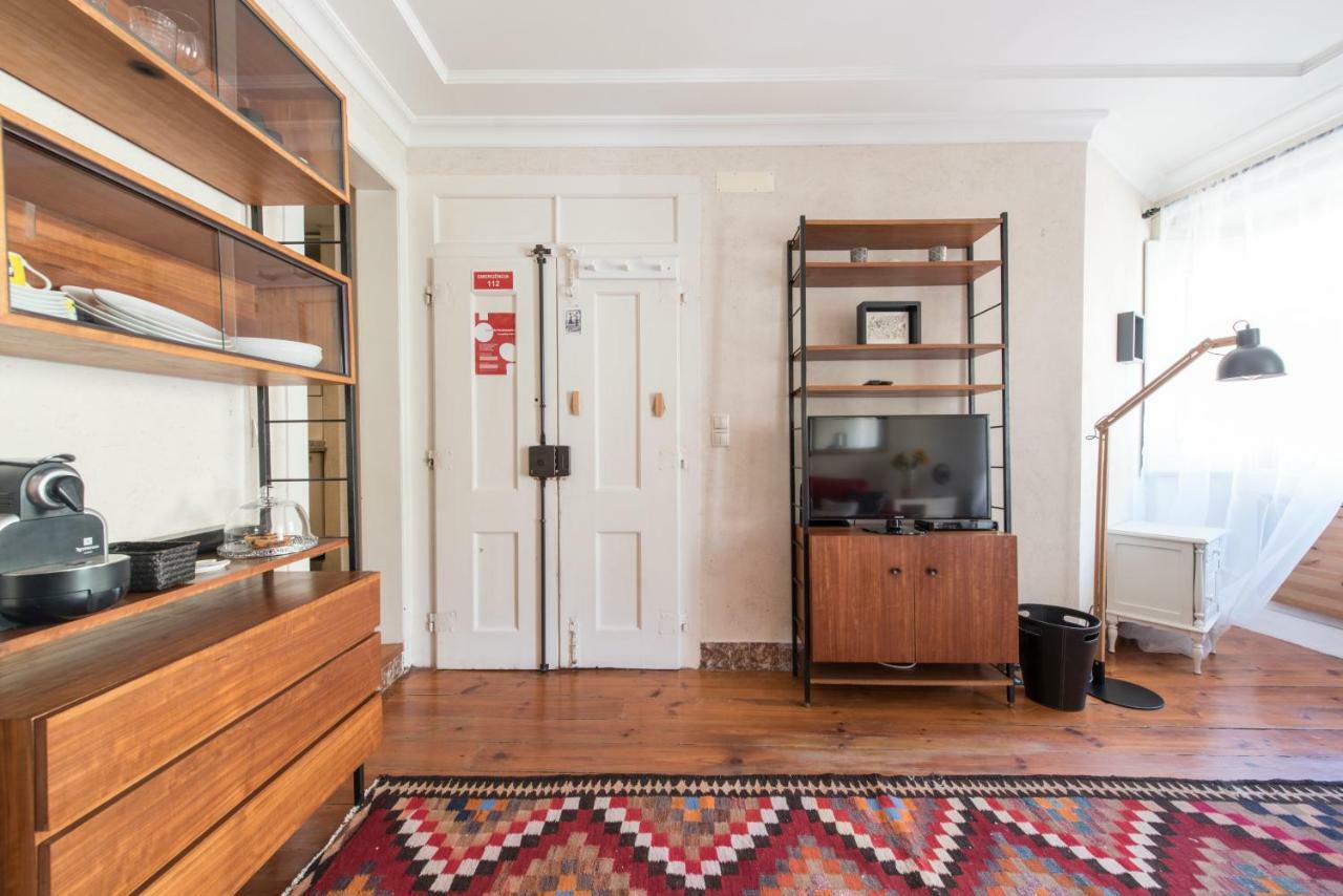 Cozy Apartment In Historic Center Lisbona Esterno foto
