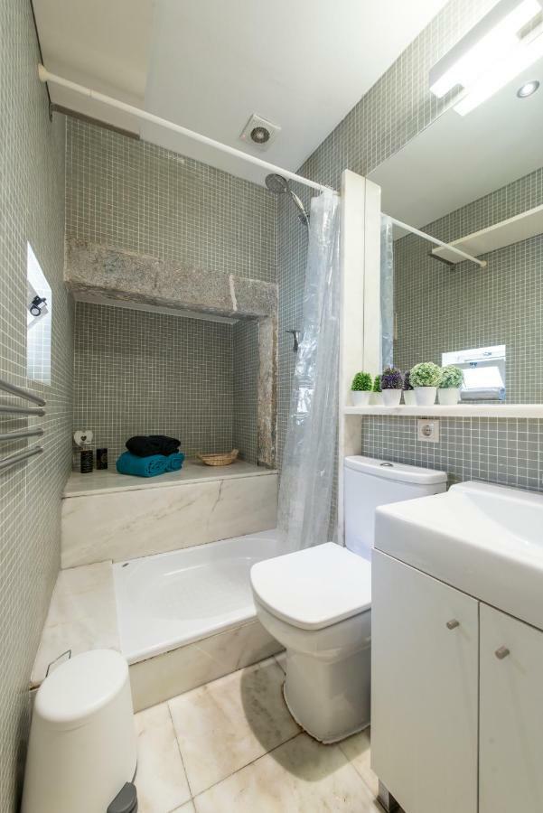 Cozy Apartment In Historic Center Lisbona Esterno foto