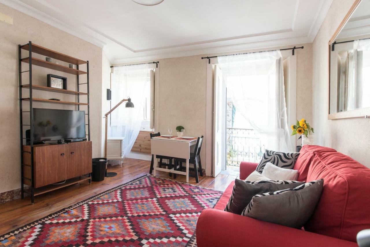 Cozy Apartment In Historic Center Lisbona Esterno foto