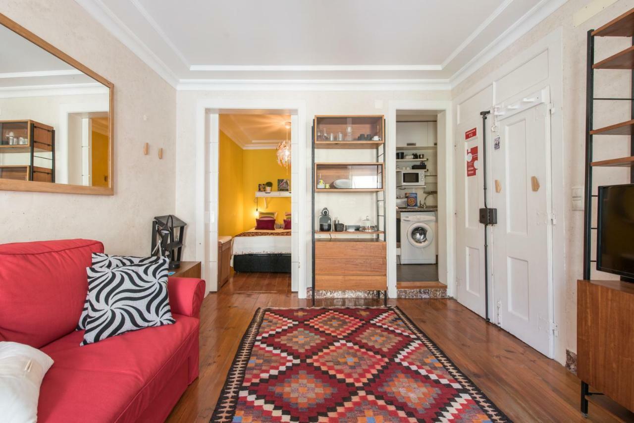 Cozy Apartment In Historic Center Lisbona Esterno foto