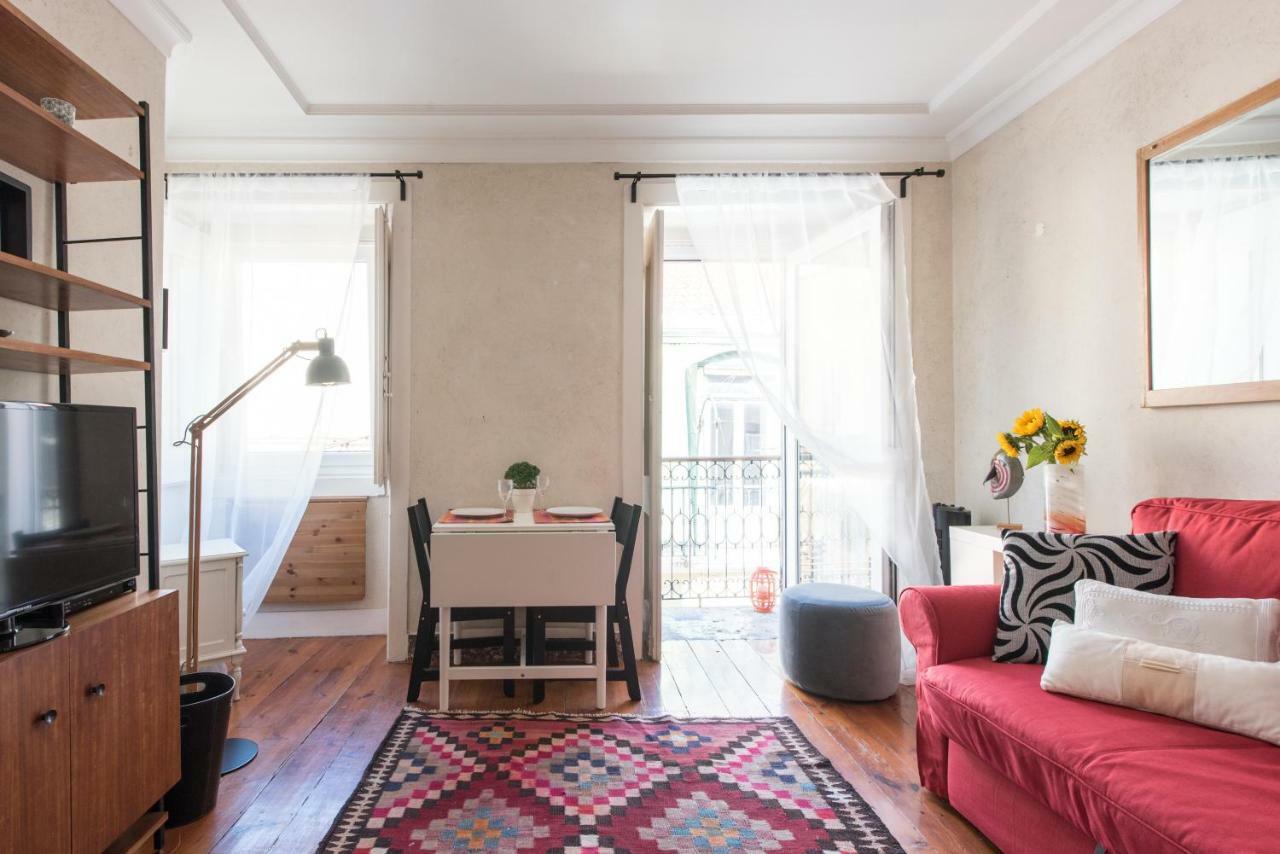 Cozy Apartment In Historic Center Lisbona Esterno foto